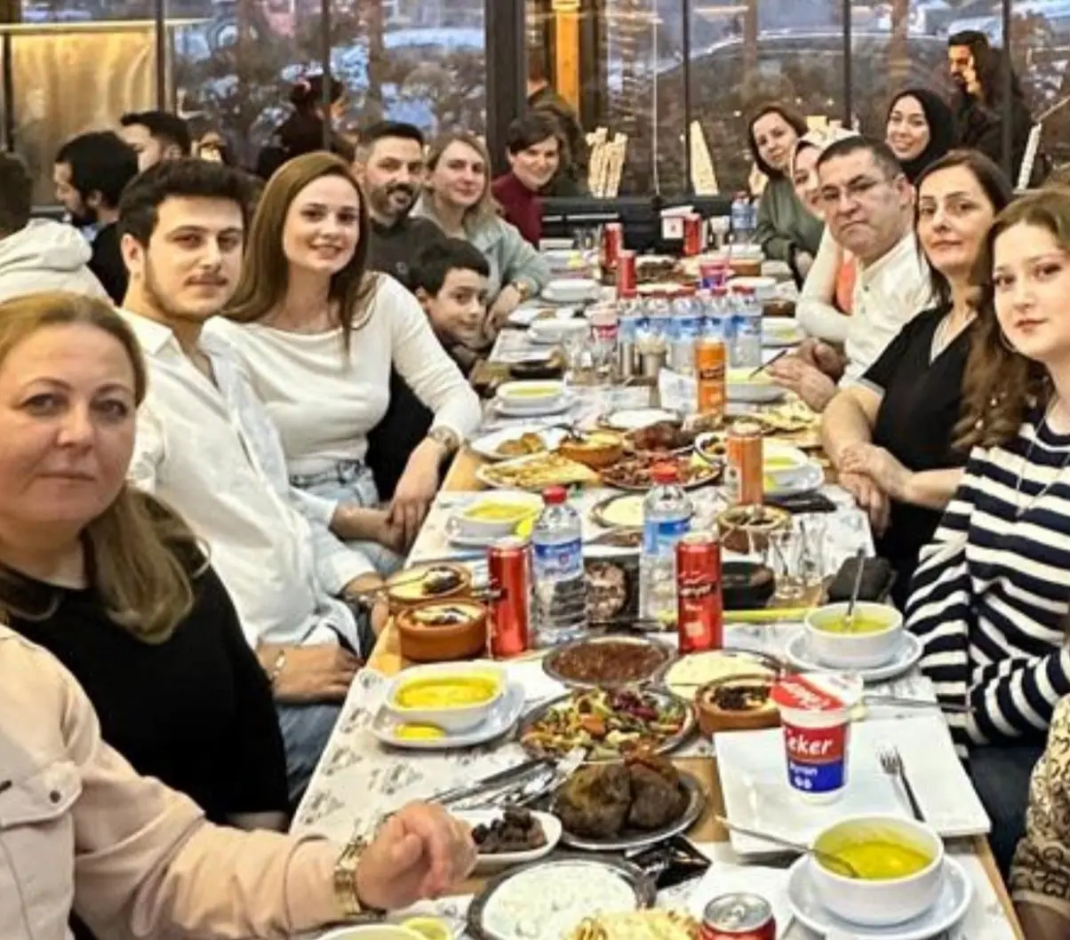 Haber: Hendek Devlet Hastanesi Yoğun Bakım Personeli İftar Yemeğinde Buluştu - Öne Çıkan