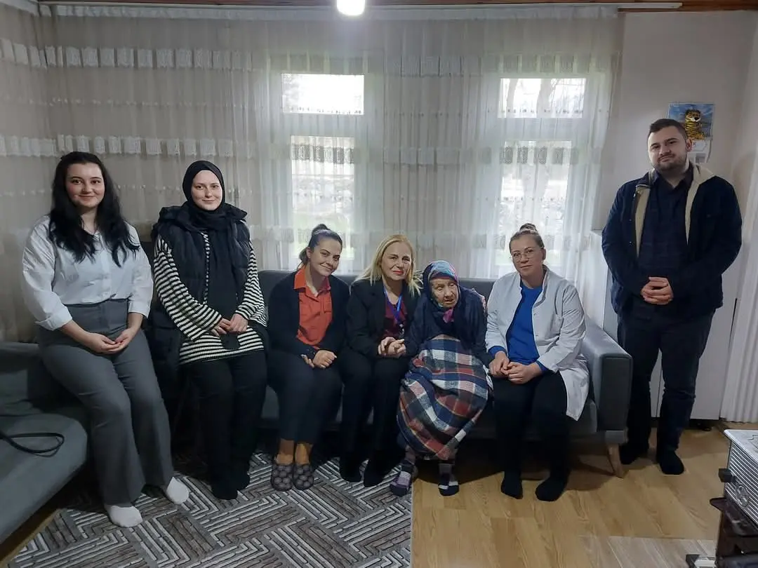 Haber: YAŞLILIKTA İNSANLIK ONURU VE DESTEKLEYİCİ YAKLAŞIM - Öne Çıkan