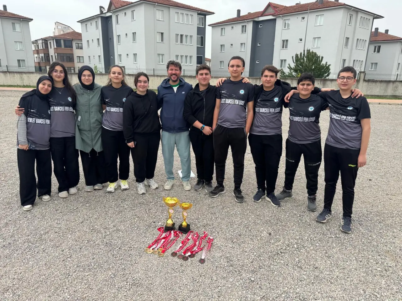 Haber: Devlet Bahçeli Fen Lisesi Spor Takımları Başarıya Doymuyor - Öne Çıkan
