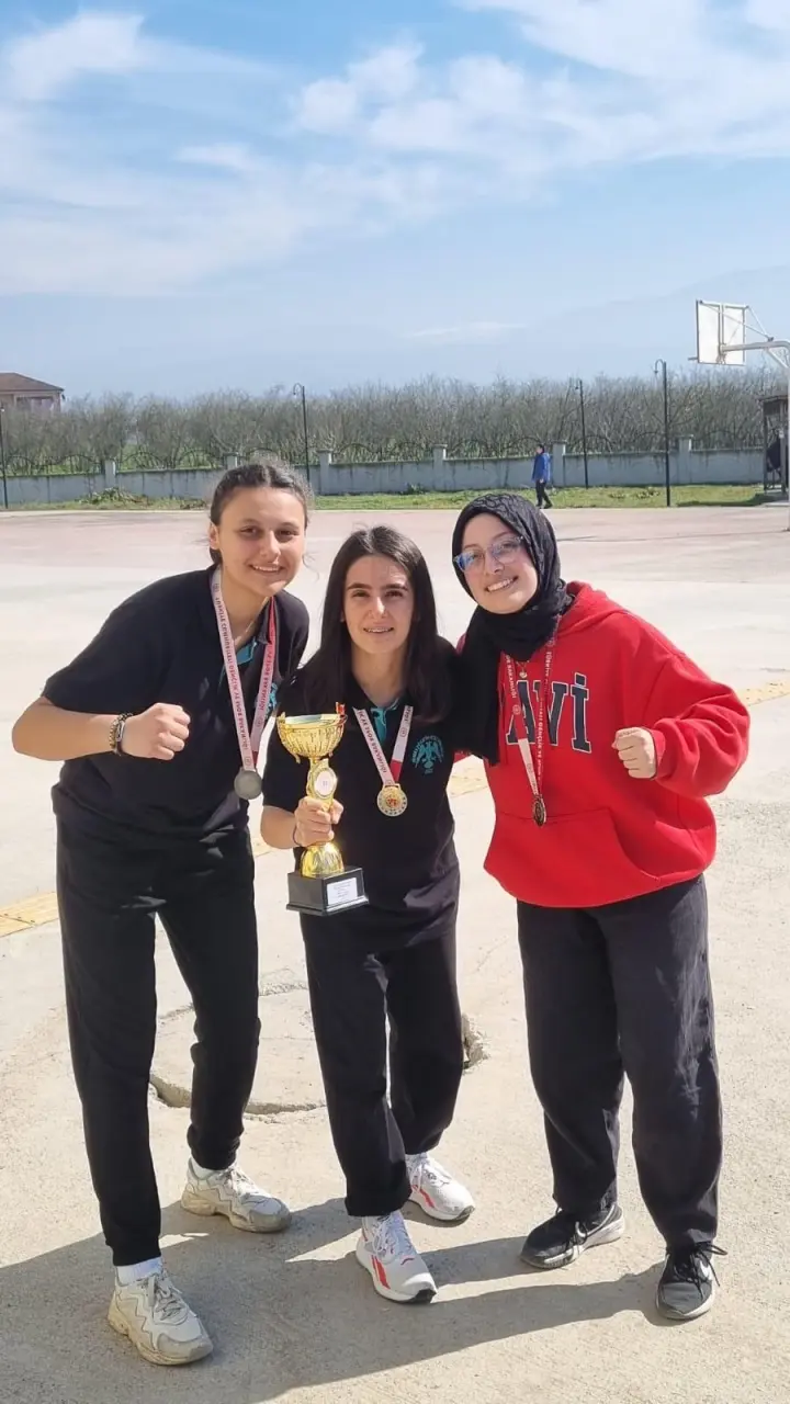 Haber: Devlet Bahçeli Fen Lisesi Spor Takımları Başarıya Doymuyor - Galeri-1