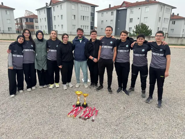 Devlet Bahçeli Fen Lisesi Spor Takımları Başarıya Doymuyor