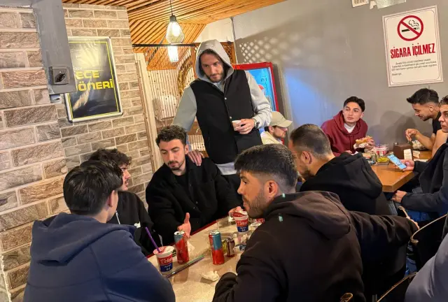 Hendekspor Yönetimi takımla yemekte bir araya geldi