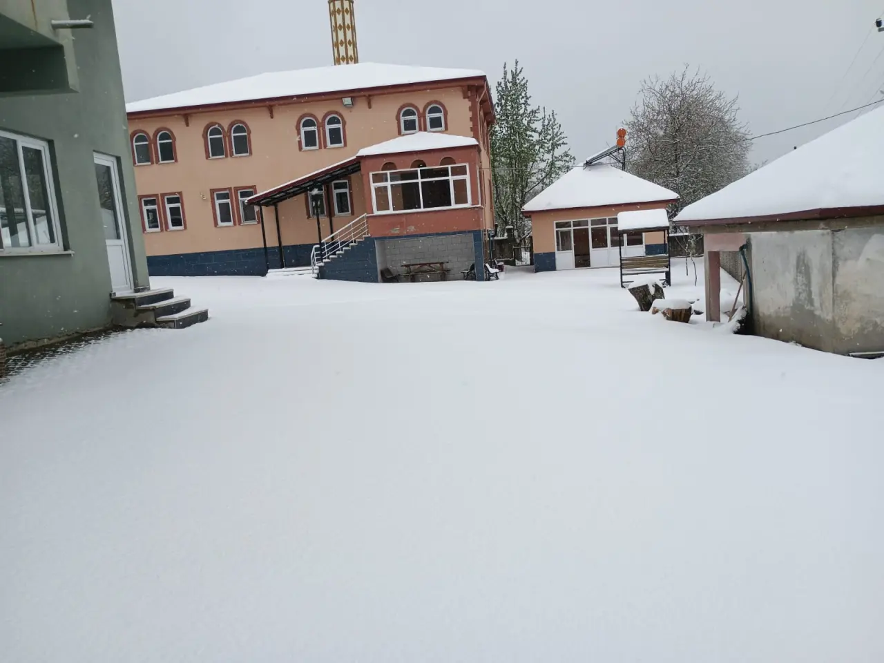 Haber: Bakacak Mahallesinde kar kalınlığı 20 Cm'e ulaştı - Öne Çıkan
