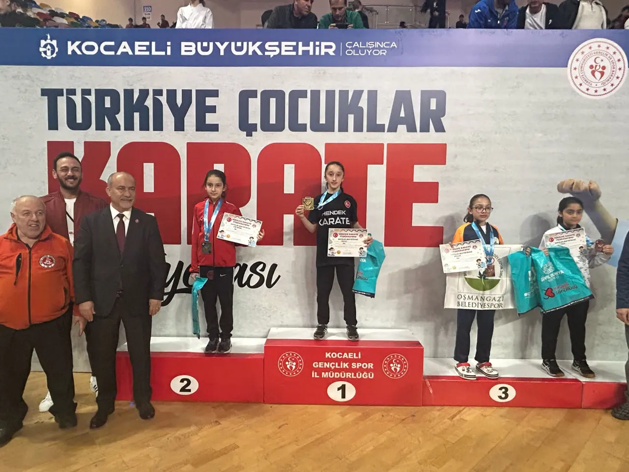 Haber: Hendekli Karateciler madalyalara ambargo koymaya devam ediyor - Galeri-3