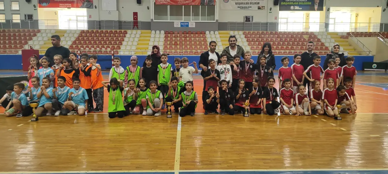 Haber: Geleneksel çocuk oyunları şenlikleri sona erdi - Galeri-1