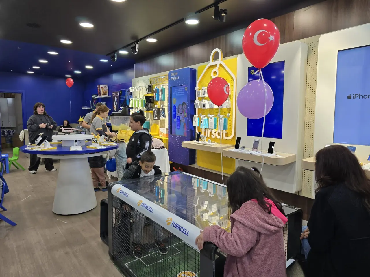 Haber: 23 Nisan Coşkusu Demsan Turkcell Hendek Mağazasında Yaşandı - Galeri-5