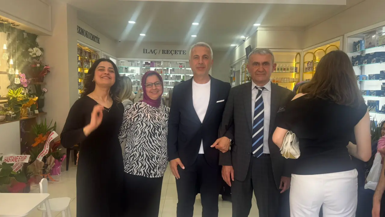 Haber: Ezgi Eczanesi Hizmete Açıldı - Galeri-1