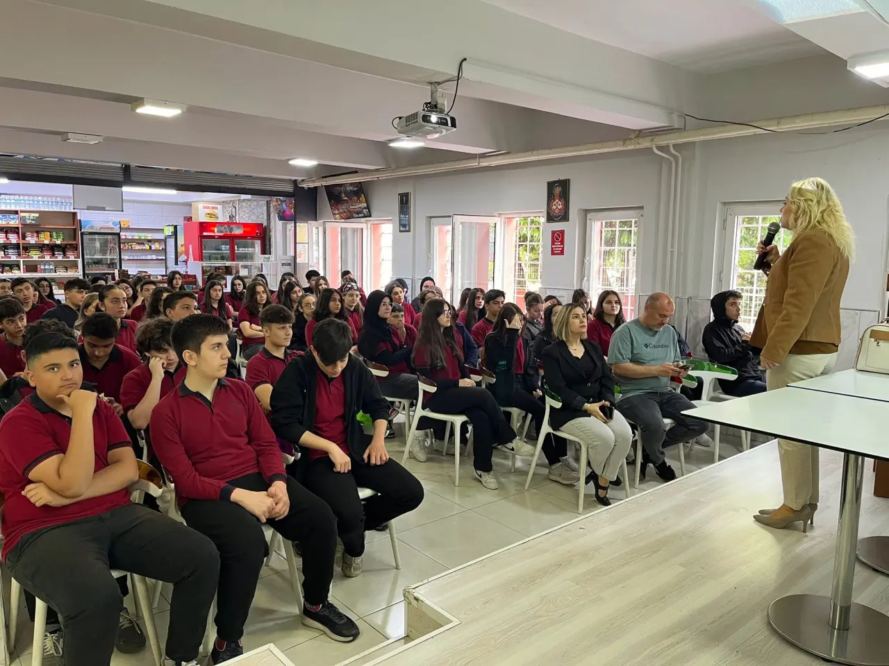 Haber: GENÇLERE SAĞLIKLI YAŞAM KONUSUNDA FARKINDALIK - Galeri-2