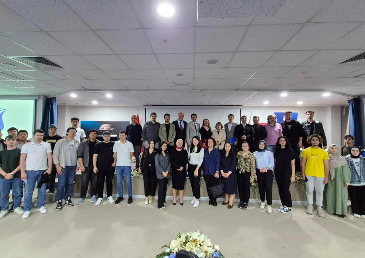 Haber: Hendek’te Dijital Dönüşüm temalı Kariyer Zirvesi - Galeri-3