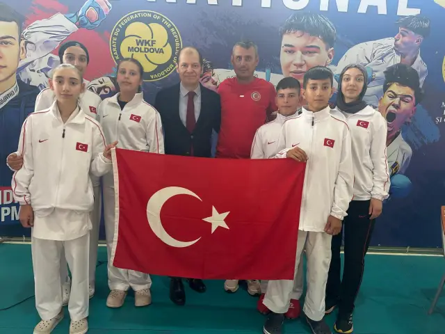 Hendekli Karateciler Moldova'dan üç madalya ile döndü