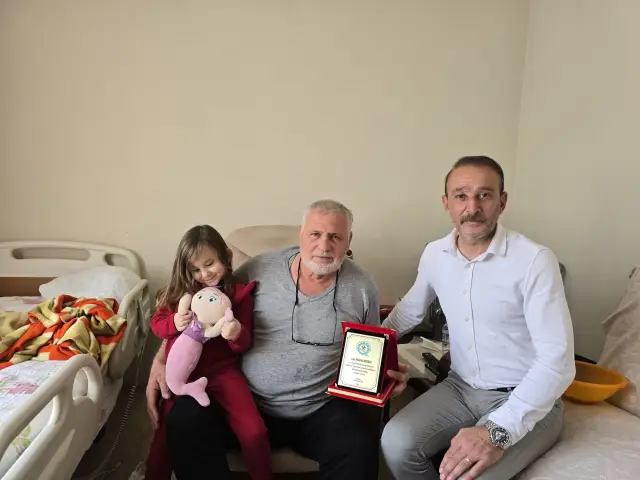 Hendek Küçük Sanayi Sitesi Başkanı Sedat Demirel'den Vefa Örneği