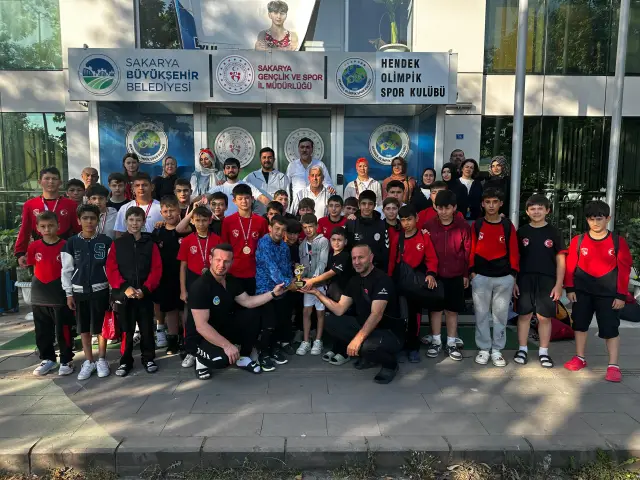 HENDEK OLİMPİK SPOR KULÜBÜ YİNE TÜRKİYE'NİN ZİRVESİNDE