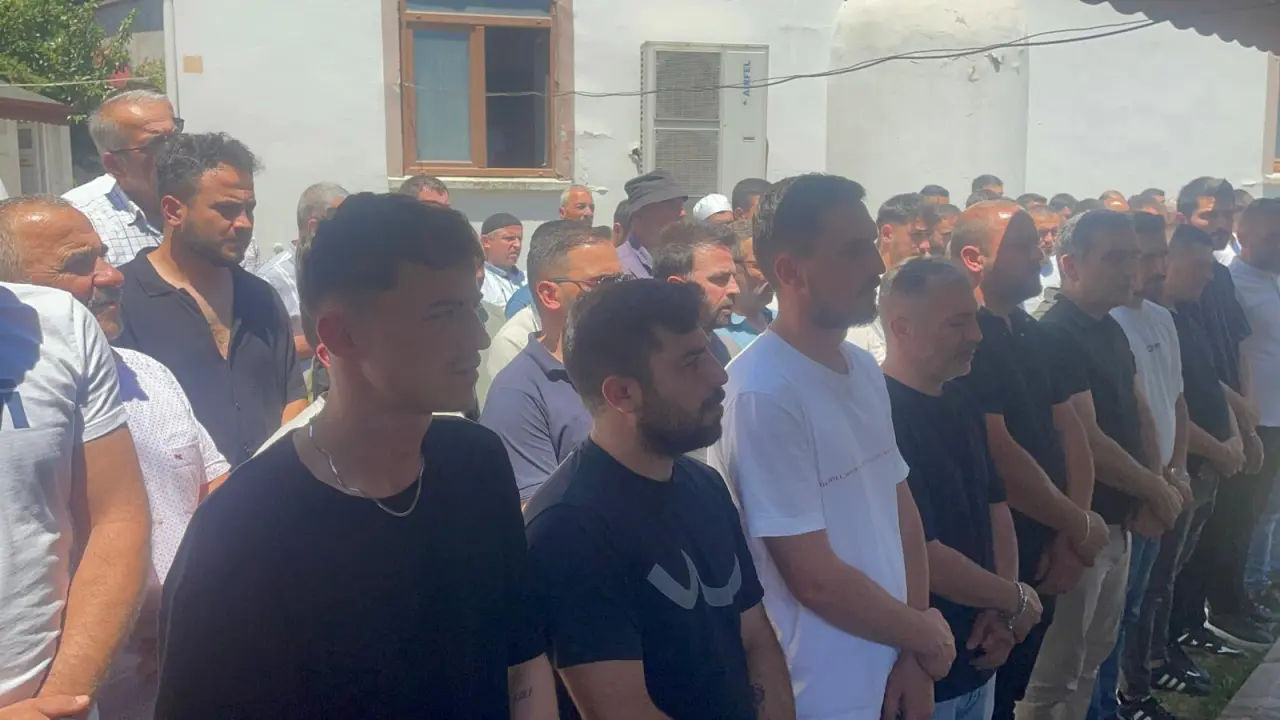Haber: Gürsel dualarla son yolculuğuna uğurlandı - Galeri-1