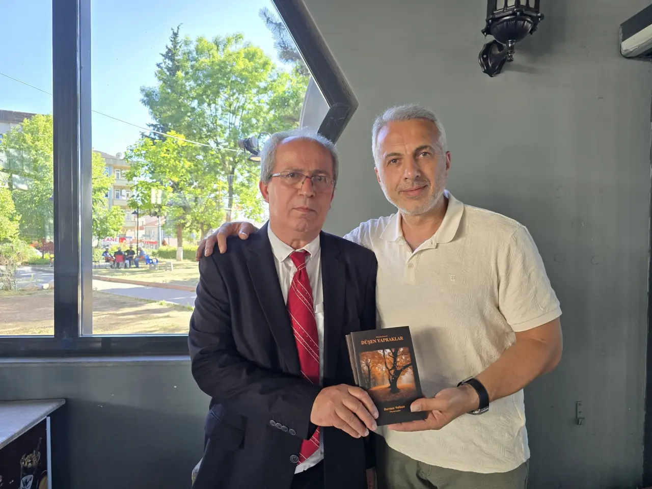 Haber: Düşen Yapraklar Okurlarıyla Buluştu - Galeri-2