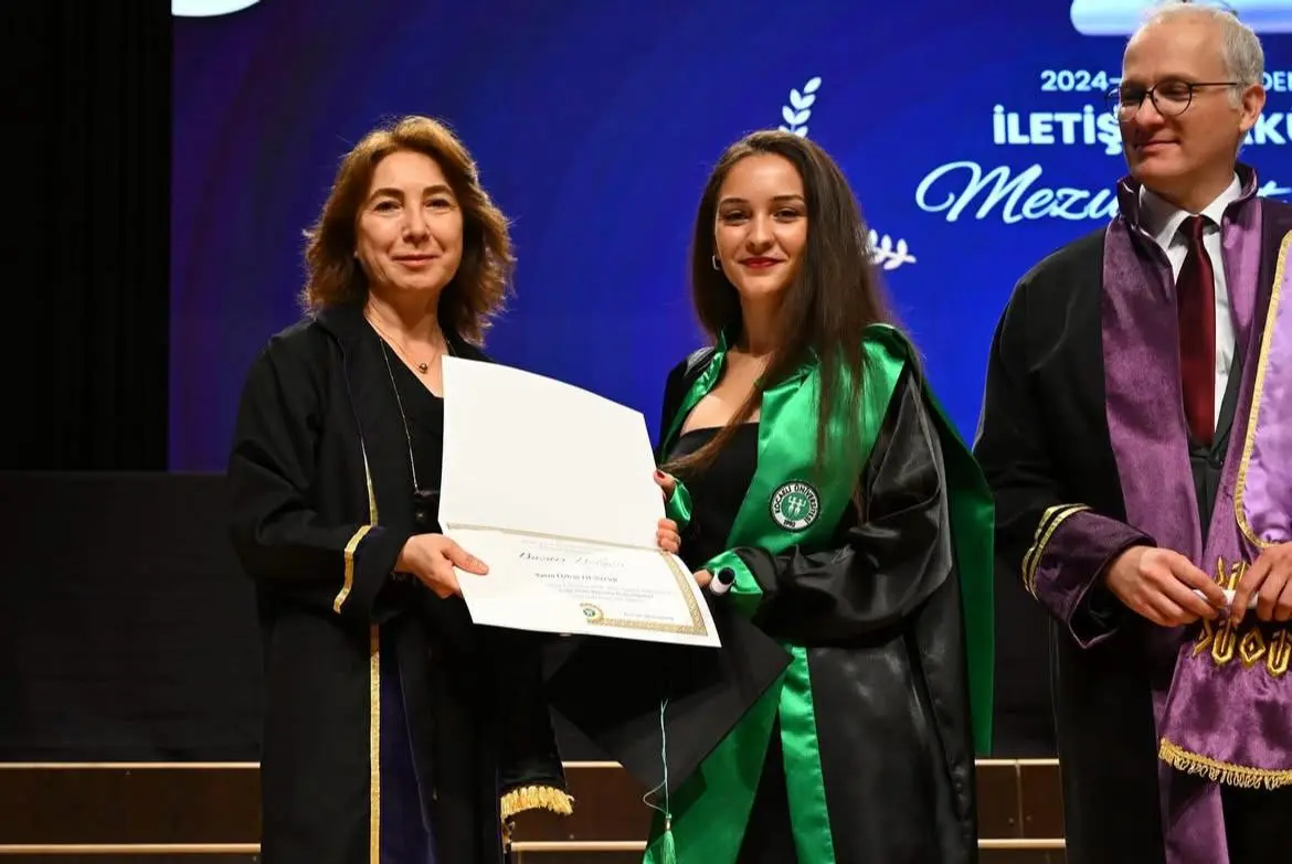 Haber: Hendekli Genç Yazar, Kocaeli Üniversitesi’nden Dereceyle Mezun Oldu - Öne Çıkan