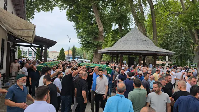 Yılmaz ve Sarıca dualarla son yolculuğuna uğurlandı