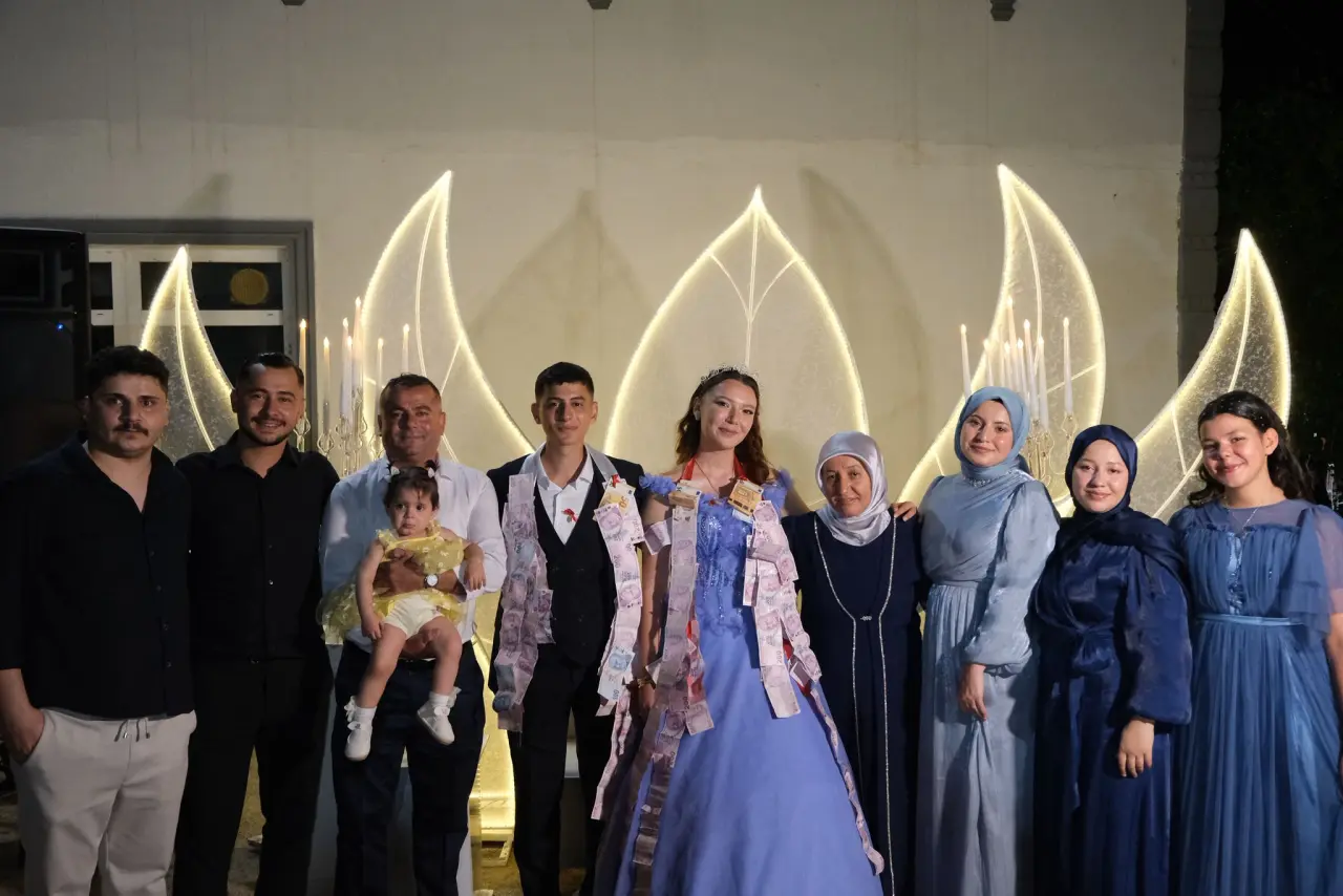Haber: Busenur ile Yunus Emre evlilik yolunda ilk adımı attı - Galeri-2