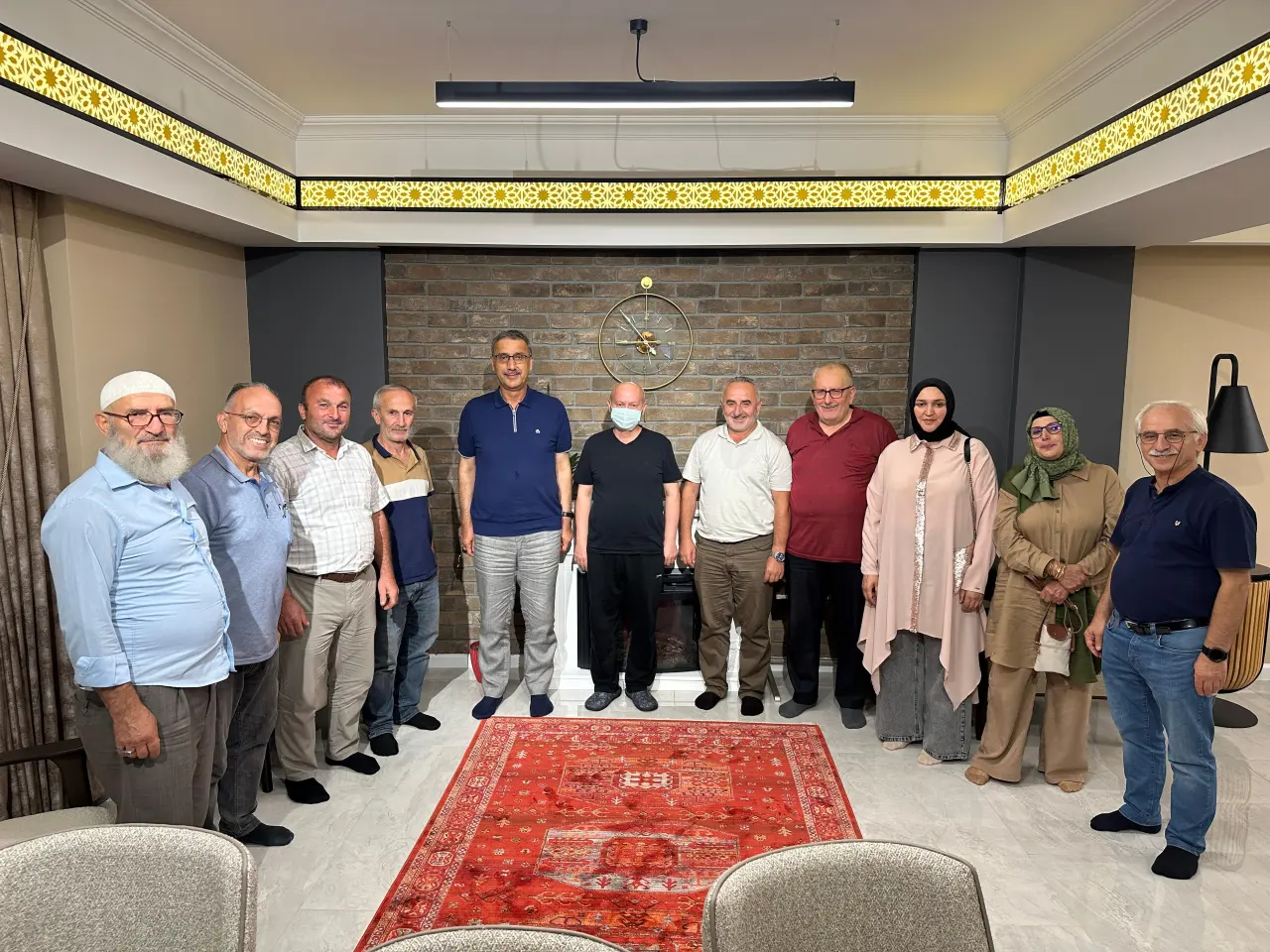 Haber: Milletvekili Bayraktar Hendek’te Esnaf ve Hane Ziyaretlerinde Bulundu - Galeri-1