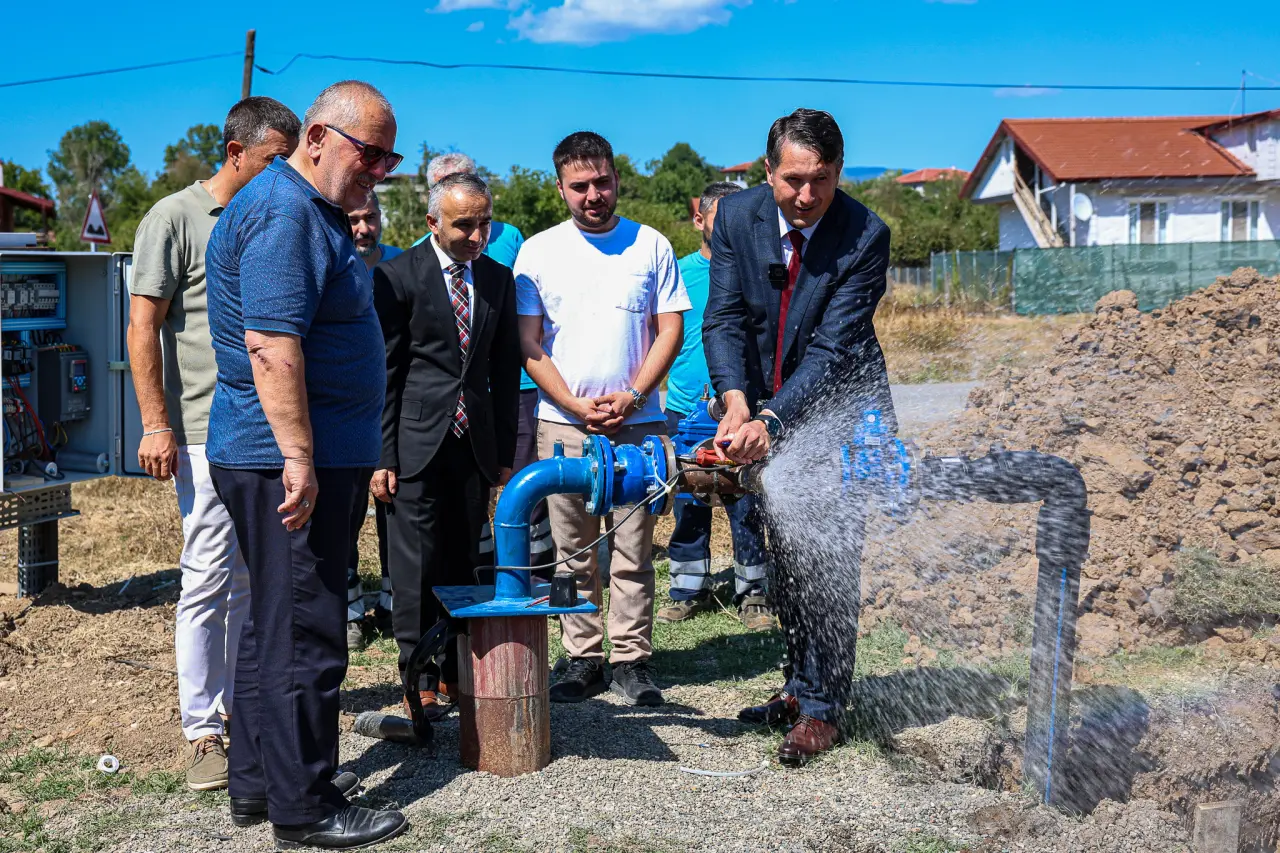 Haber: Yeni kaynak ile Hendek’in iki mahallesine 132 metre derinlikten kaliteli içme suyu - Öne Çıkan