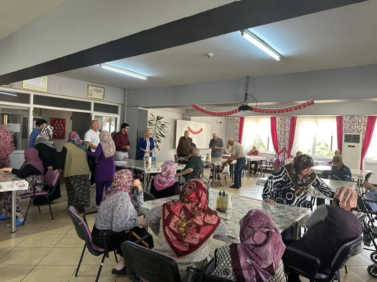 Haber: YAŞLILARA ZİYARET: KALPLERDE DERİN İZ BIRAKAN BULUŞMA - Galeri-4