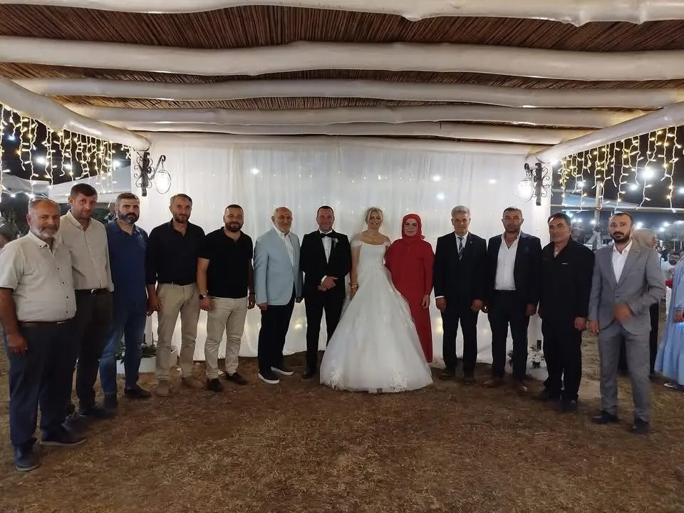 Haber: Rüya Gibi Düğün; Umut ile Oya Dünyaevine Girdi - Galeri-1