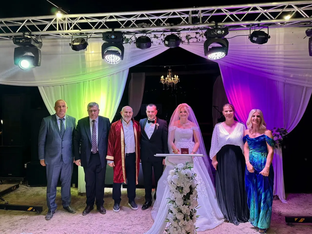 Haber: Rüya Gibi Düğün; Umut ile Oya Dünyaevine Girdi - Galeri-2