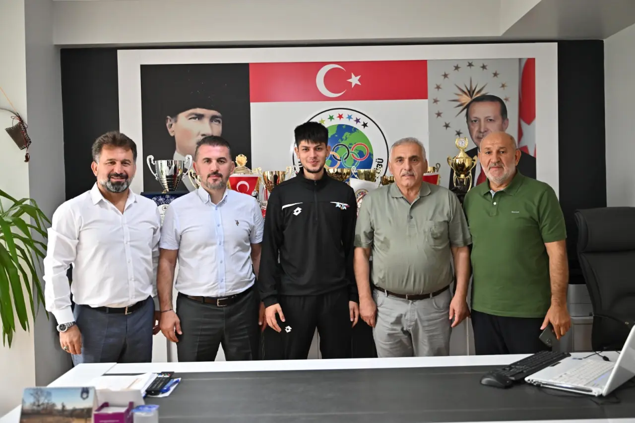 Haber: SEYMEN ÖZBAŞ BİLARDO GENÇLER DÜNYA İKİNCİSİ OLDU - Galeri-2