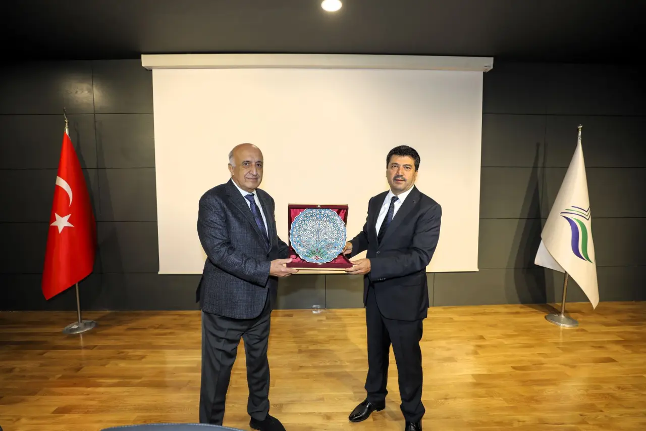 Haber: Hendek MYO’da ilk dersi rektör ve OSB başkanı verdi - Galeri-3