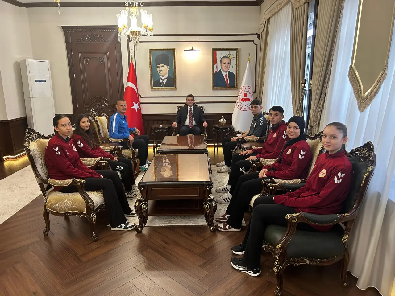 Haber: Karateciler Kaymakam Gökpınar’ı Ziyaret etti - Galeri-1
