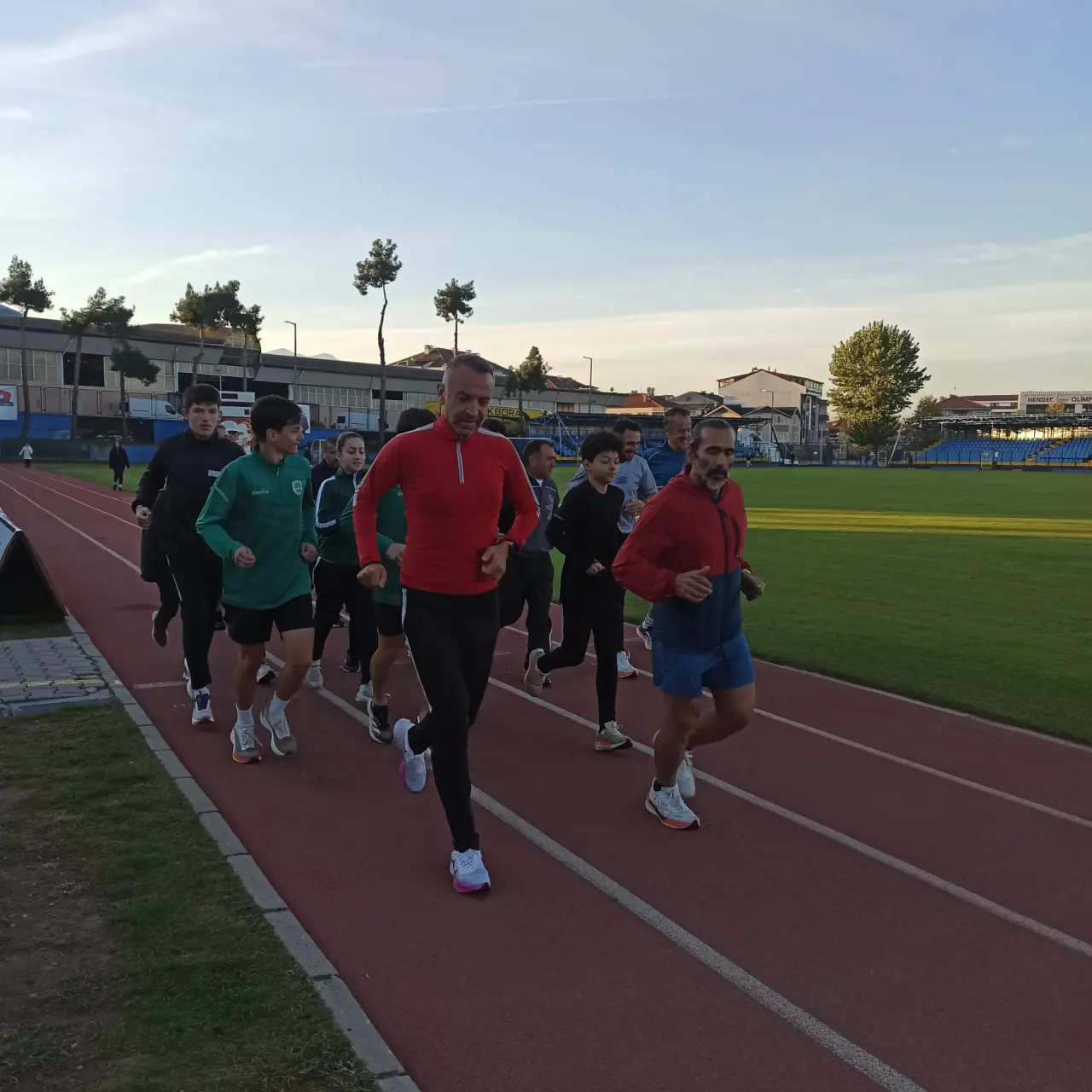Haber: 16 Sporcu Kıtalararası İstanbul Maratonu’nda - Galeri-1
