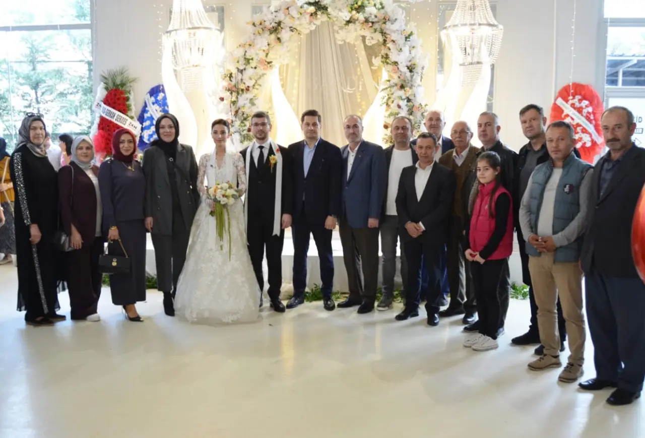 Haber: Siyasetin Kalbi bu düğünde attı - Galeri-9