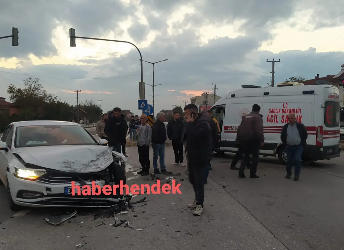 Haber: Ambulansla Otomobilin Çarpıştığı kazada yaralanan olmaması sevindirdi - Öne Çıkan