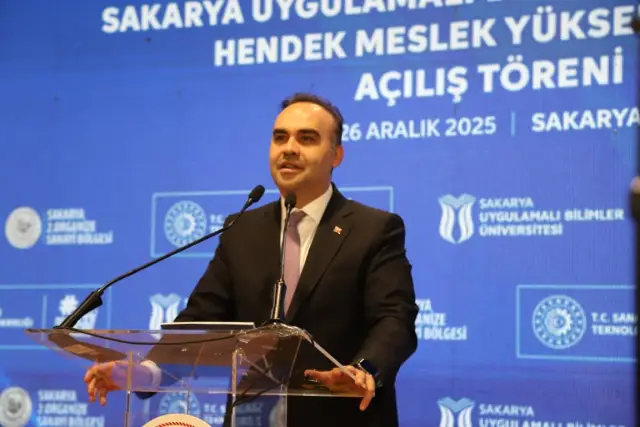 SANAYİ VE TEKNOLOJİ BAKANI MEHMET FATİH KACIR HENDEK’TE EĞİTİM VE SANAYİ YATIRIMLARINI İNCELEDİ
