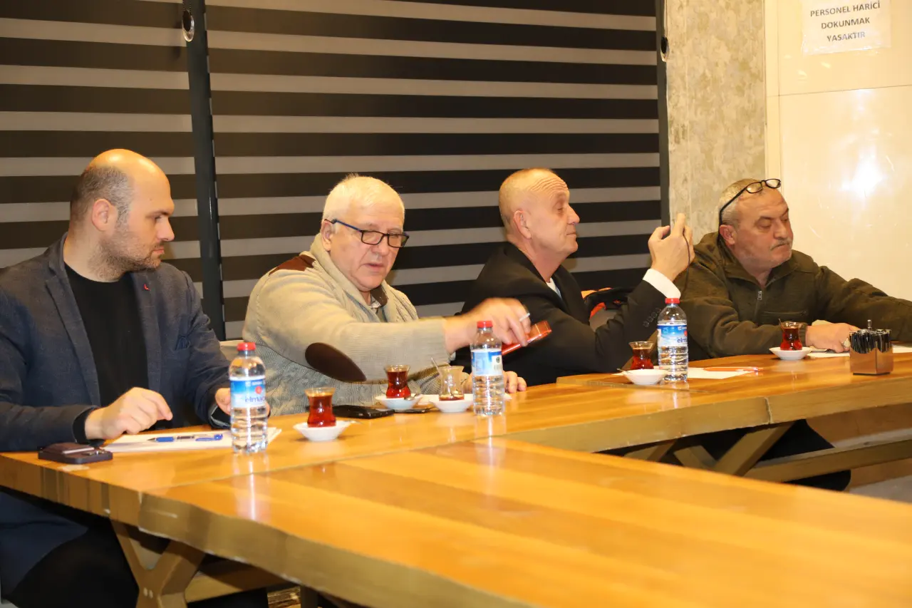 Haber: KAYMAKAM GÖKPINAR VE BAŞKAN PÜSKÜLLÜ GAZETECİLERLE BULUŞTU - Galeri-4