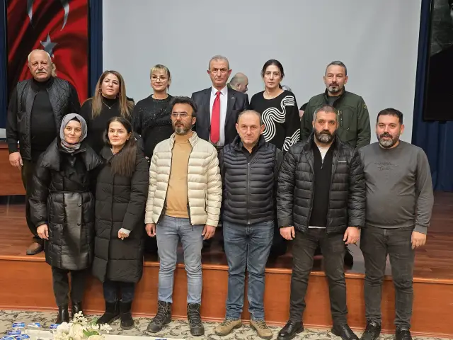 Hendek Berberler ve Kuaförler Odasında Çilek Dönemi devam ediyor