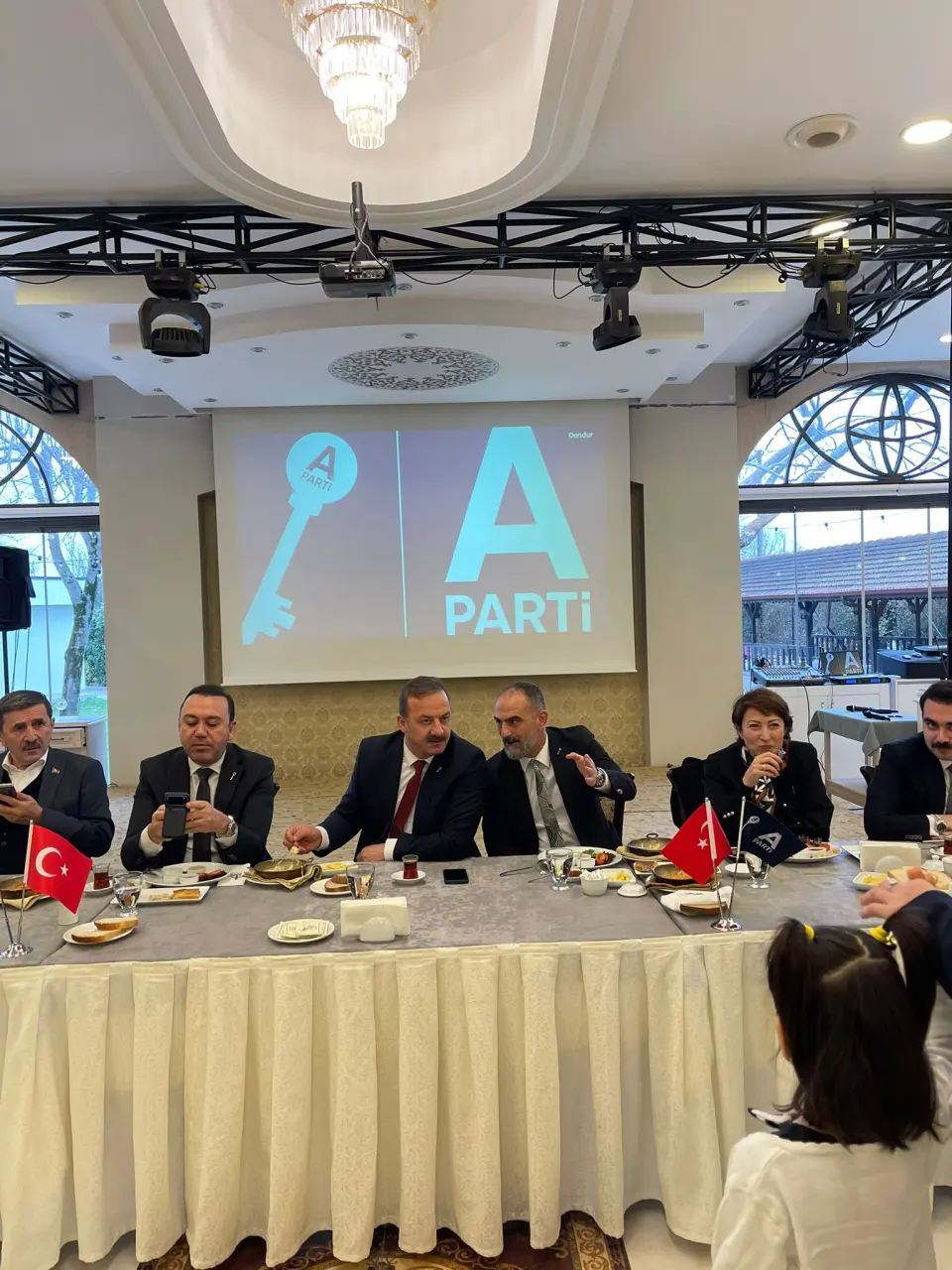 Haber: Anahtar Parti Genel Başkanı Ağıralioğlu Sakarya Teşkilatıyla Kahvaltıda Buluştu - Öne Çıkan