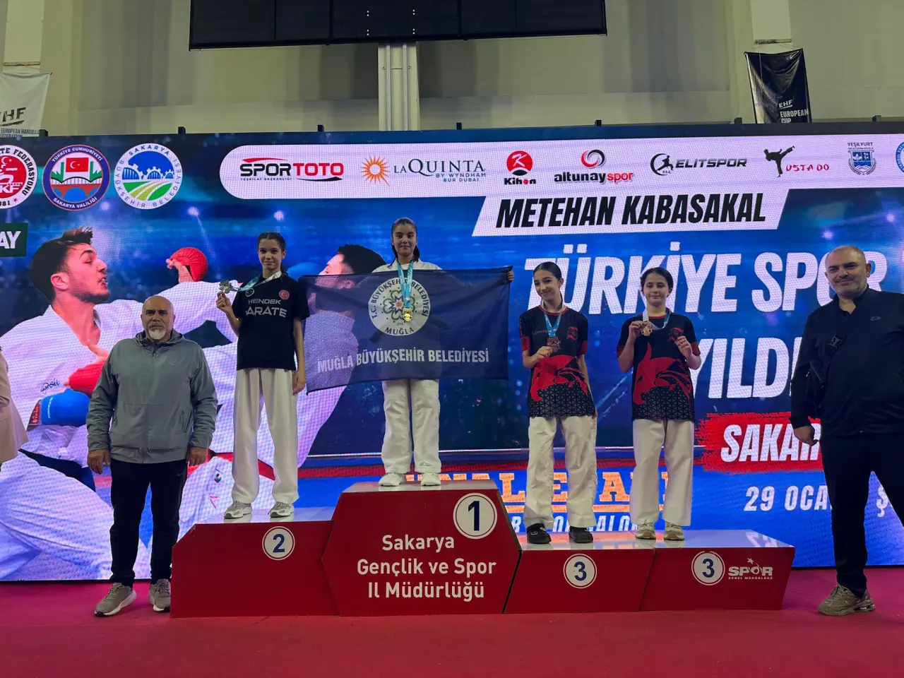 Haber: Hendek Olimpik Spor kulübü şampiyonayı 16 Madalya ile tamamladı - Galeri-12