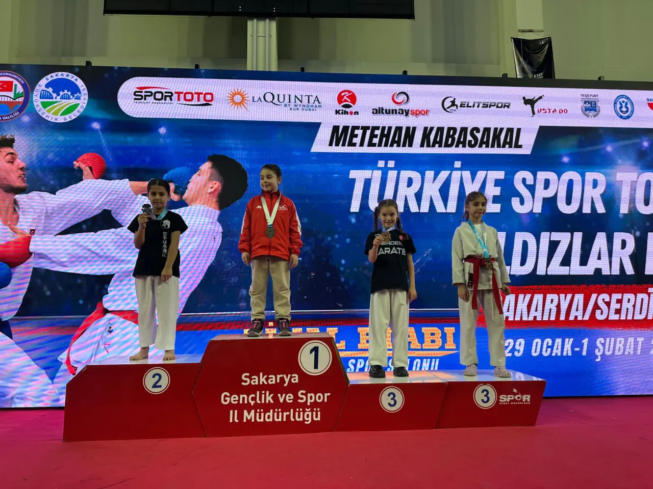 Haber: Hendek Olimpik Spor kulübü şampiyonayı 16 Madalya ile tamamladı - Galeri-3