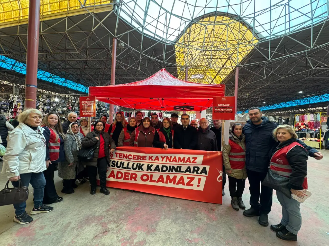 Haber: CHP Heyeti Pazaryerinde esnaf ve vatandaşlarla buluştu - Galeri-1
