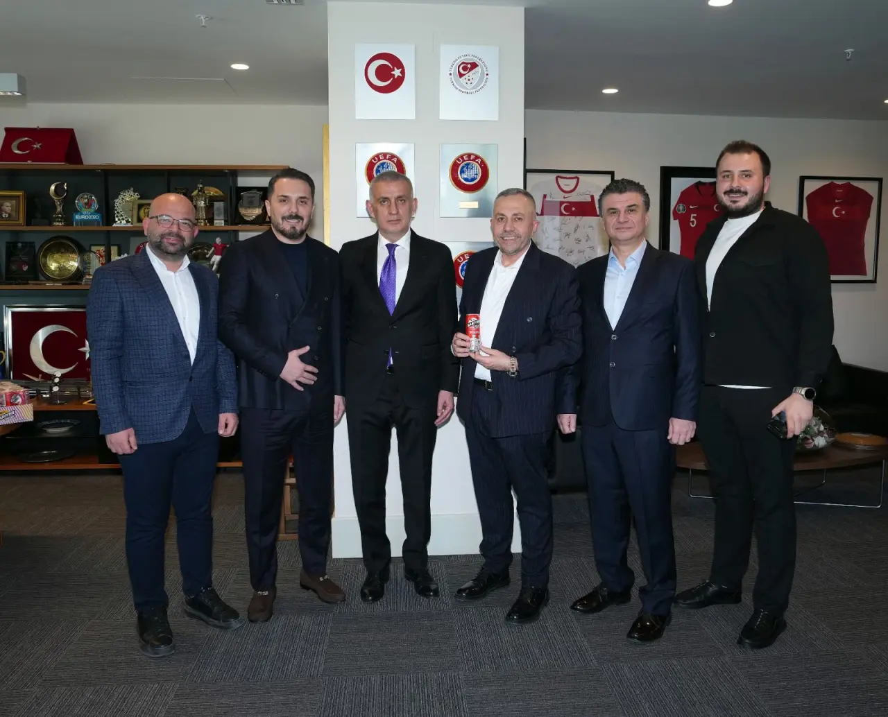 Haber: Sarıyer Kola Futbol Milli Takımlar Tedarik Sponsoru Oldu - Galeri-1