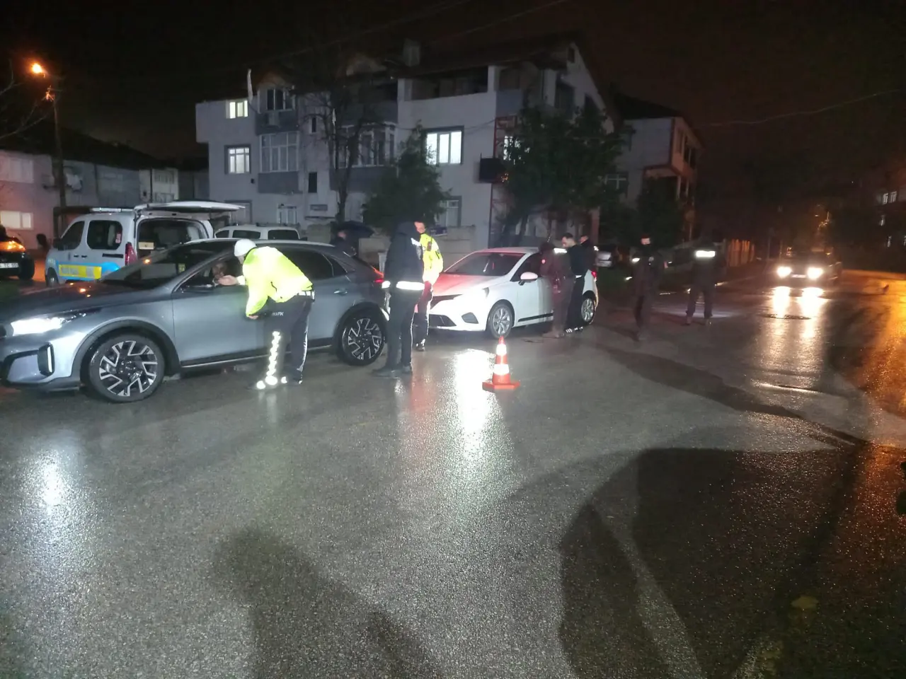 Haber: Hendek'te Polis ve Jandarma'dan huzur uygulaması - Öne Çıkan