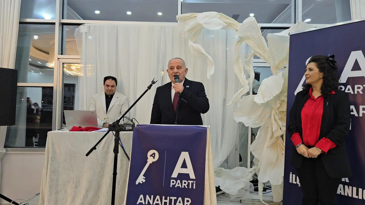 Haber: ANAHTAR PARTİ HENDEK’TE GÖVDE GÖSTERİSİ YAPTI - Galeri-8