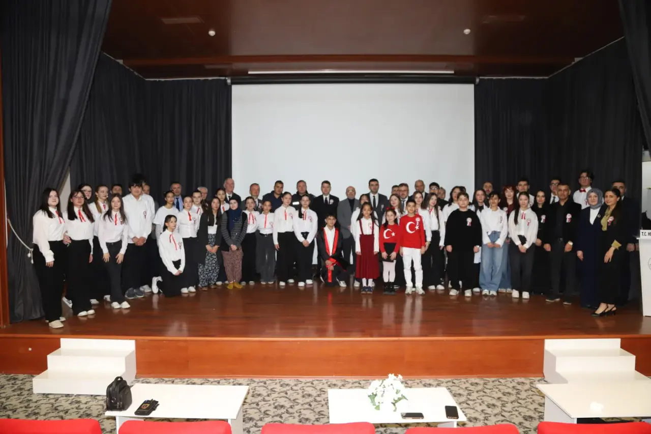 Haber: İSTİKLAL VE İSTİKBAL ŞAİRİ MEHMET AKİF ERSOY'U ANMA PROGRAMI DÜZENLENDİ - Öne Çıkan