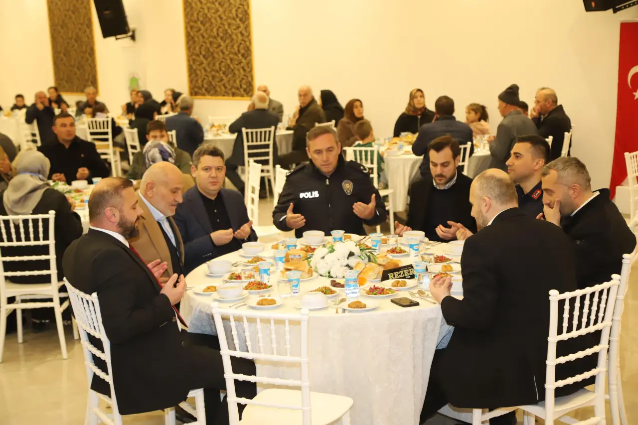 Haber: Hendek Protokolü Muhtarlarla İftar Sofrasında Buluştu - Galeri-1