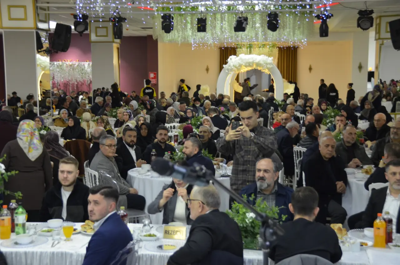 Haber: AK Parti Hendek İlçe Teşkilatı iftarda buluştu - Galeri-3
