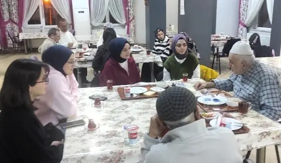 Haber: SUBÜ’nün öğrenci toplulukları İftarlarını huzurevi sakinleriyle yaptılar - Galeri-2