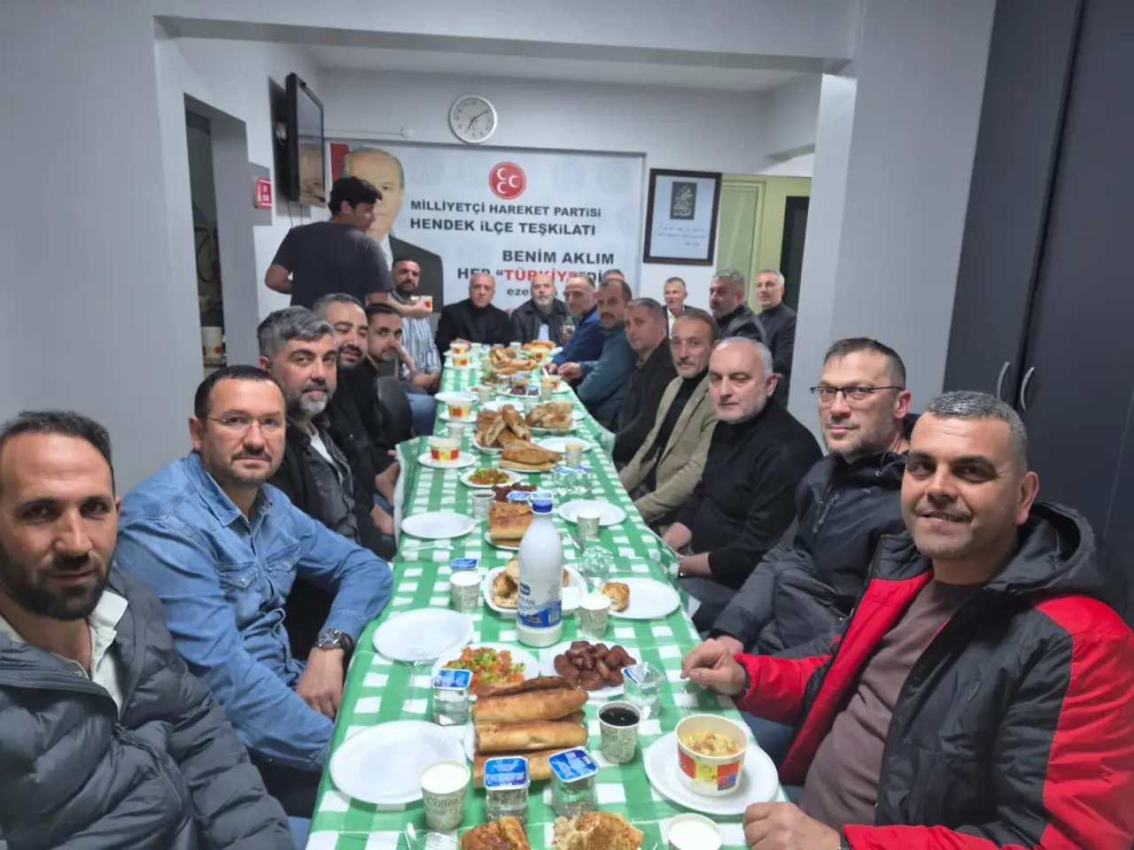 Haber: MHP Hendek İlçe Teşkilatı İftarda Buluştu - Galeri-1