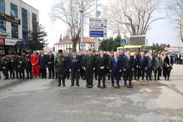 ÇANAKKALE ZAFERİNİN 111. YIL DÖNÜMÜ HENDEK’TE BİR DİZİ PROGRAMLA KUTLANDI