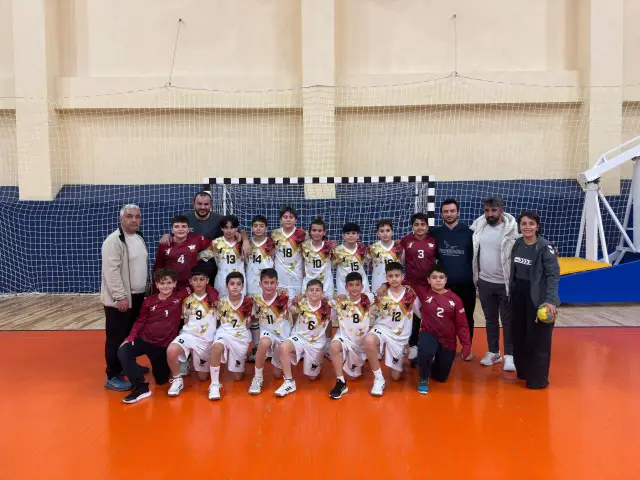 Hendek Şehit Mahmutbey Ortaokulu Galibiyetle Başladı