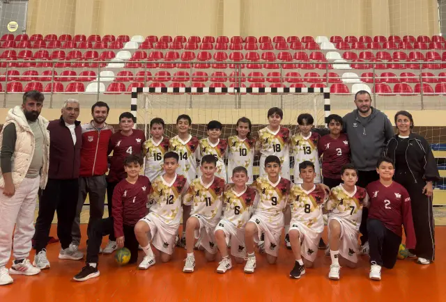 HENDEK ŞEHİT MAHMUTBEY ORTAOKULU FARKLI KAZANDI